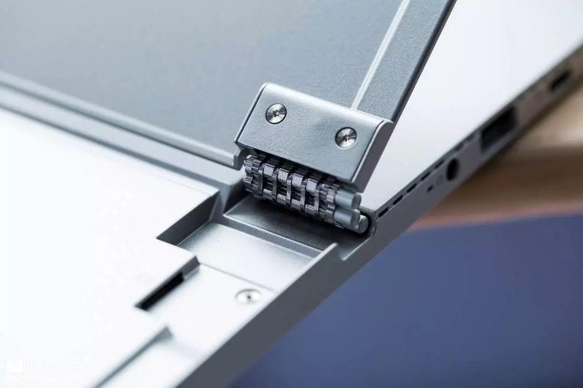 筆記本轉(zhuǎn)軸決定了筆記本的好壞，轉(zhuǎn)軸扭力測試比不可少(圖1)