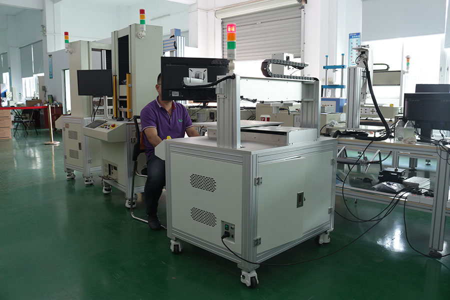 三軸荷重位移曲線測(cè)試機(jī)調(diào)試完成，發(fā)往客戶實(shí)試驗(yàn)室(圖1)